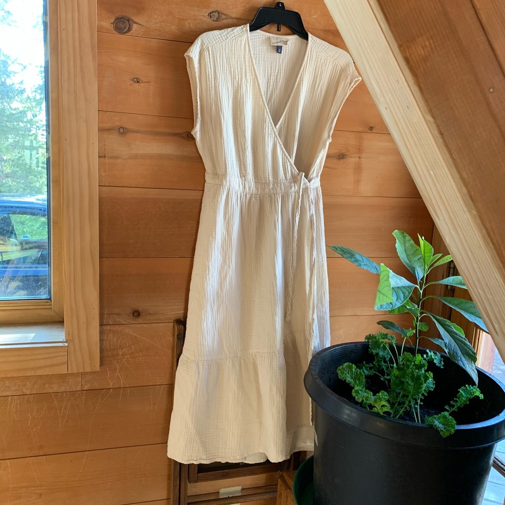 Women’s Medium wrap dress